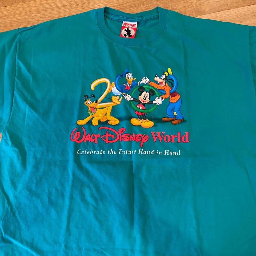 Vintage Walt Disney World Celebrate The Future Hand In Hand 2000 T-SHIRT Sz XL